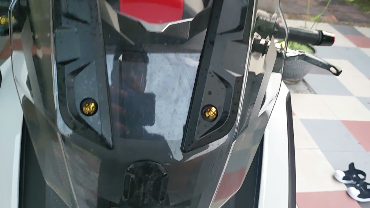 BMW C400X GT Water Splashing out after wash. Let's fix it!