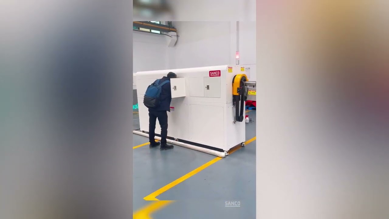 Capacitación sobre el funcionamiento de la máquina dobladora de tubos de plástico de nailon PE PA.