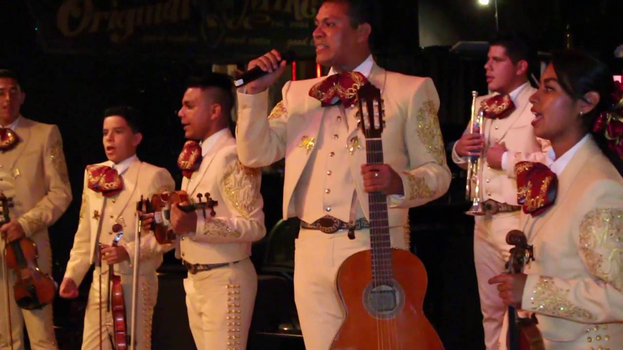 L.A. Radio Show con el Mariachi Alegría de El Rincón, Jalisco, Mexico.