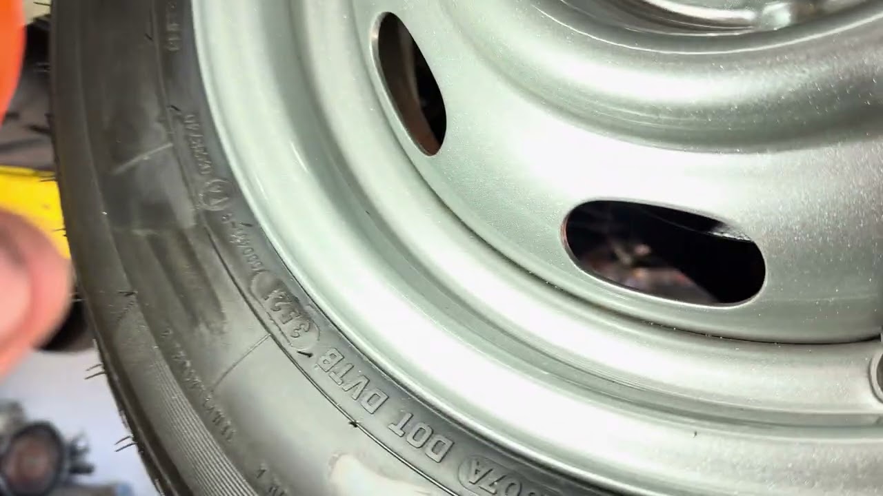 Bill's 1968 Volvo 1800S - Inspection Part 3 - Undercoat & rust issues; plugged drains; bad tires