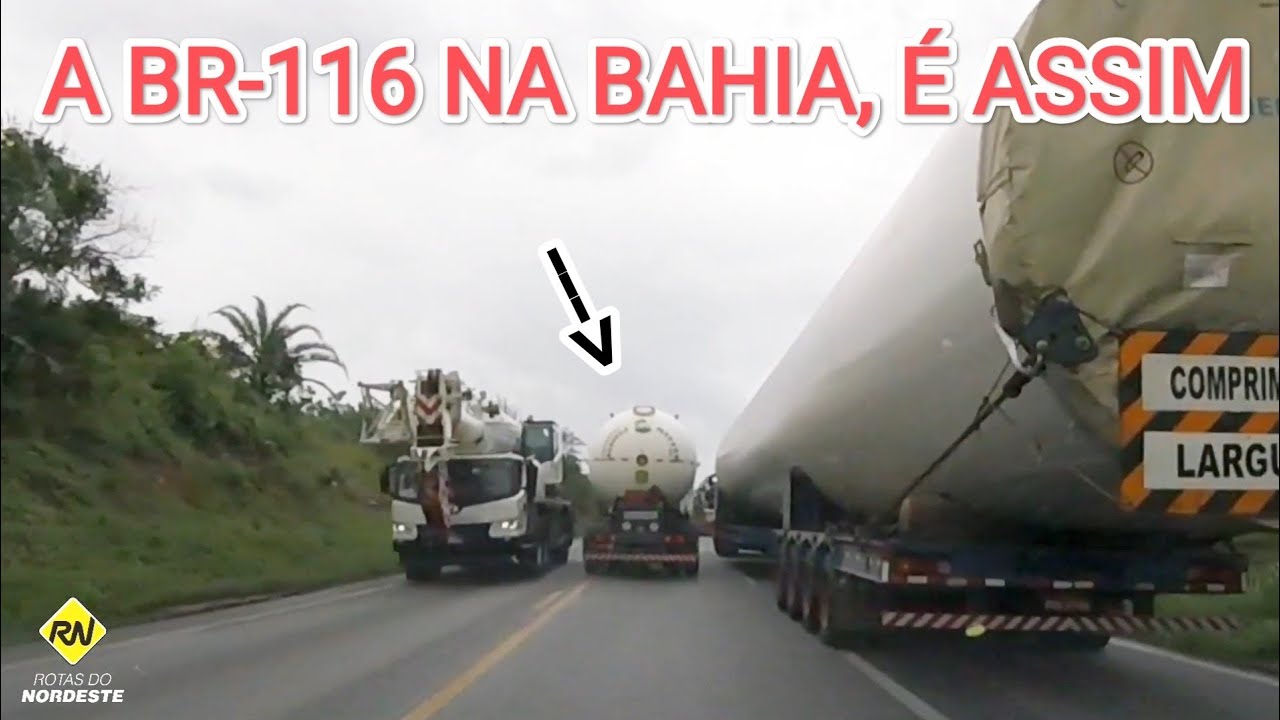 Caminhão passo perto do outro subindo a serra na BR-116 Bahia