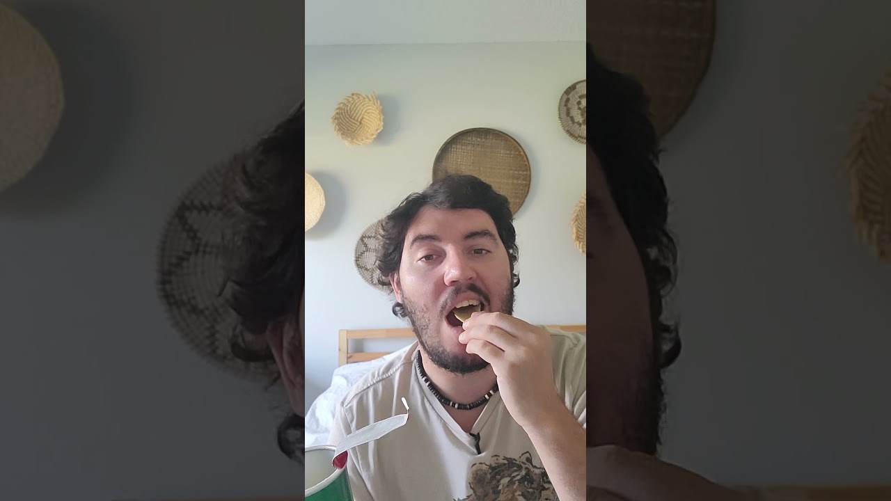 I Ate Seaweed Pringles #pringles #snacks #shorts