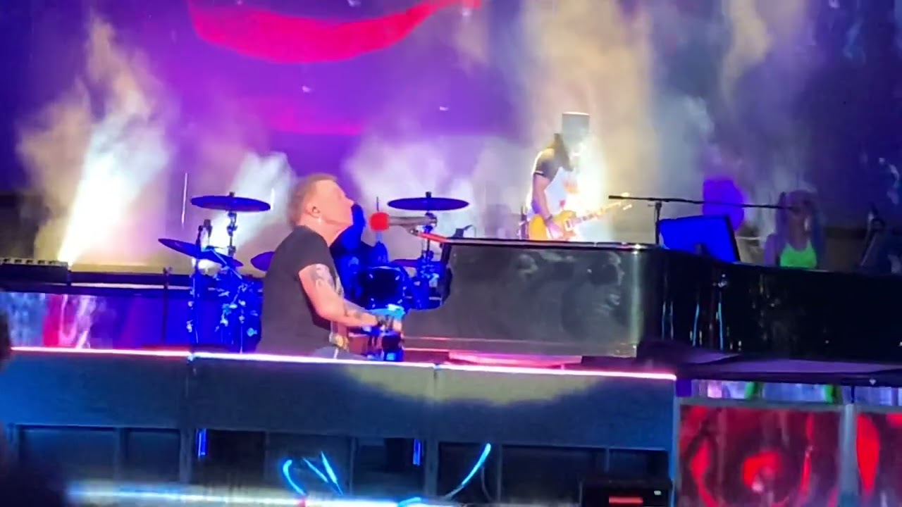 Guns N Roses - November Rain (Singapore 12/11/22)