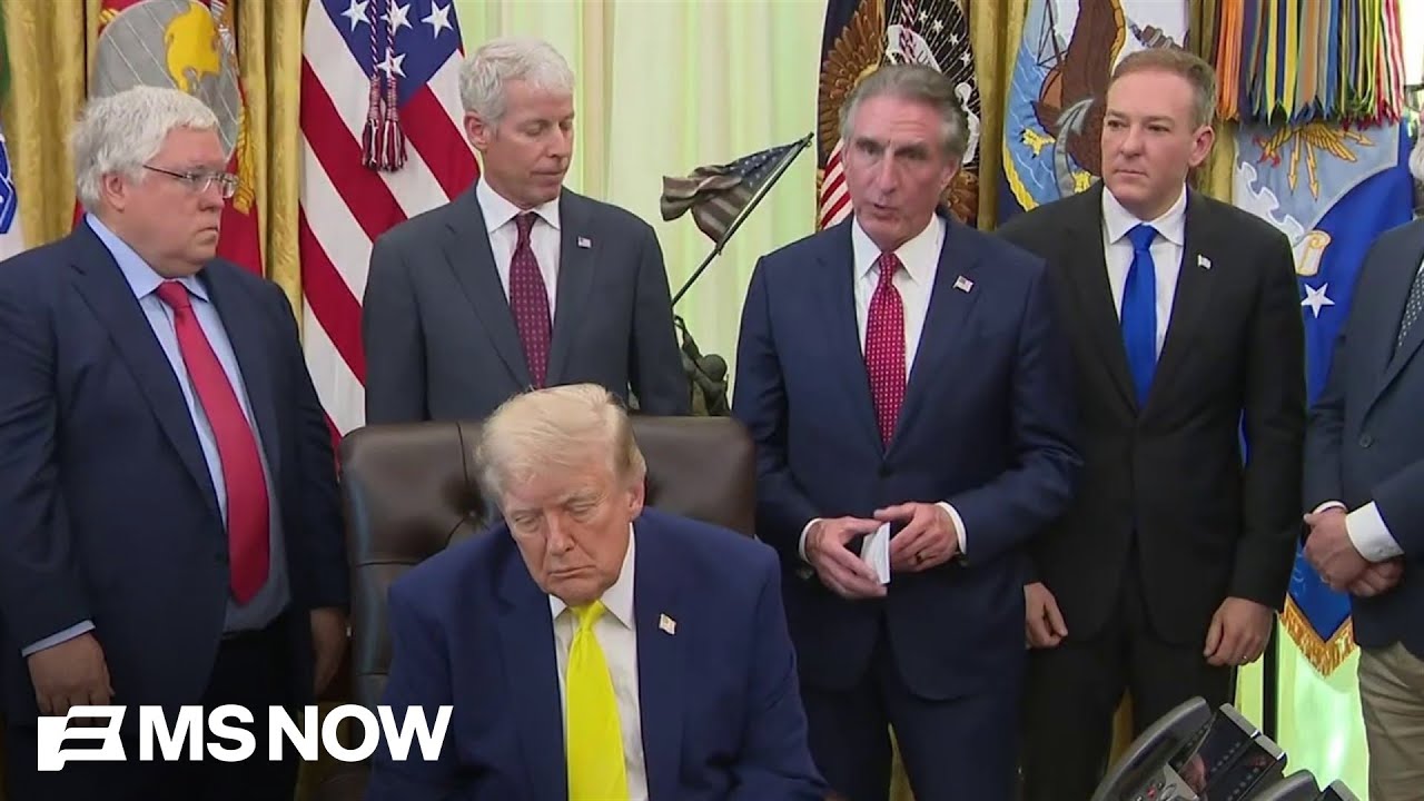 Did Trump fall asleep at an Oval Office meeting?