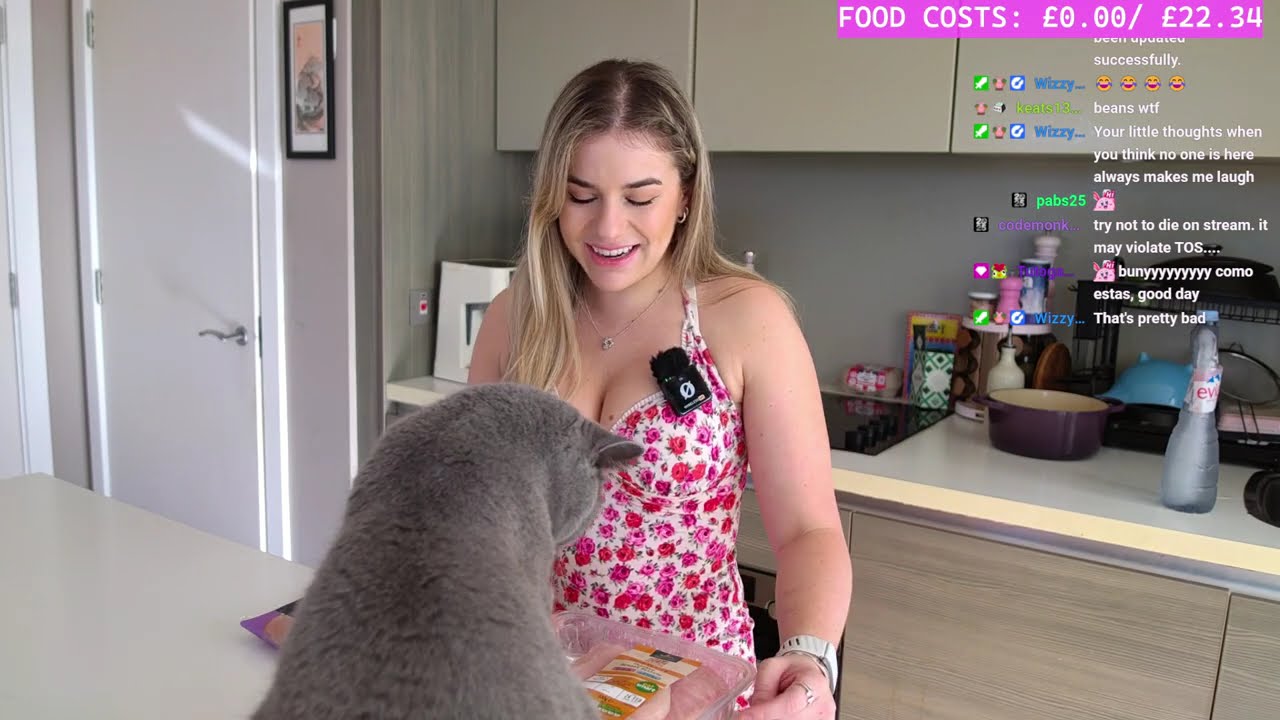 UK GIRL COOKING CHICKEN KATSU CURRY WAGAMAMAS STYLE - TWITCH VOD LITTLEBUNNY_X