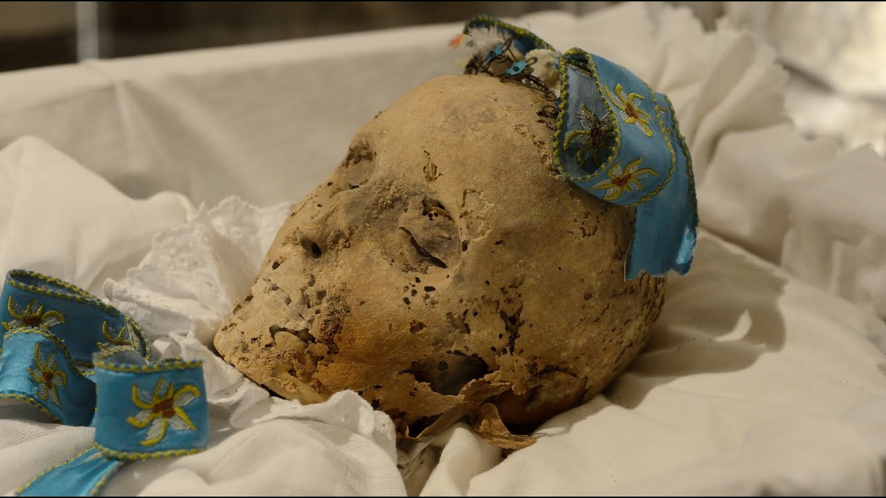 Mummies & Mosques in Hungary's V&aacute;c & P&eacute;cs