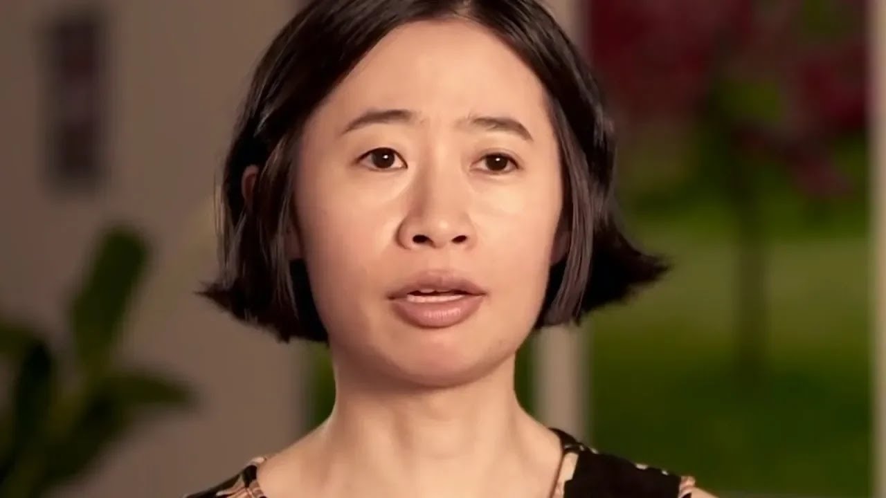 She Dumpster Dives For Food (reupload)