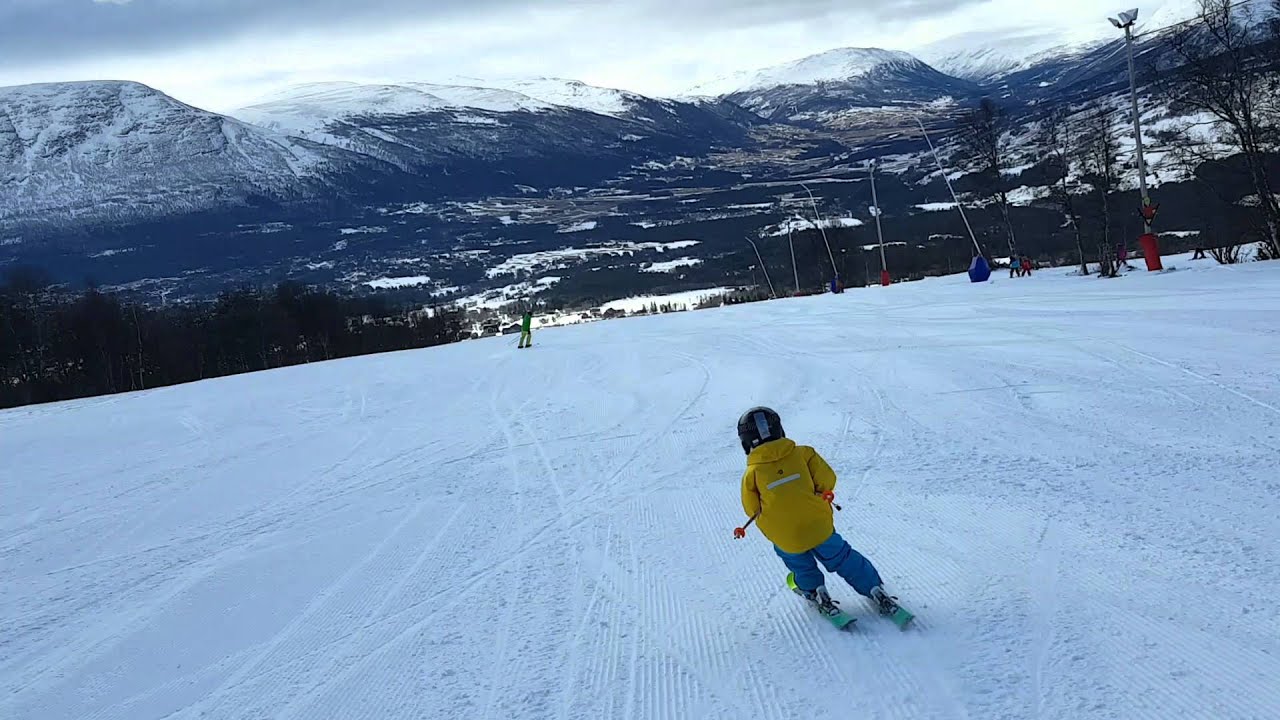 Emil 5 år på ski i Vangslia, Oppdal.