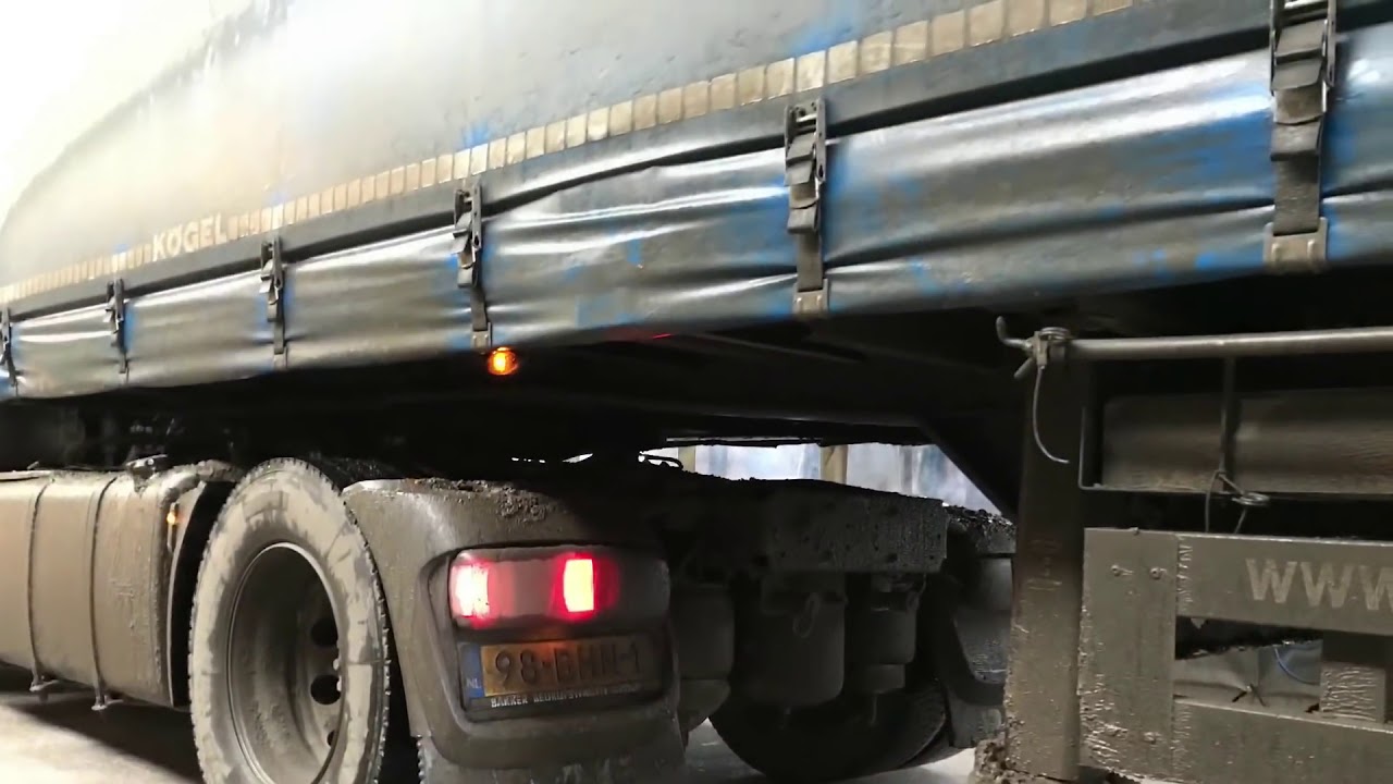 Ručno pranje velikog kamiona // Truck wash