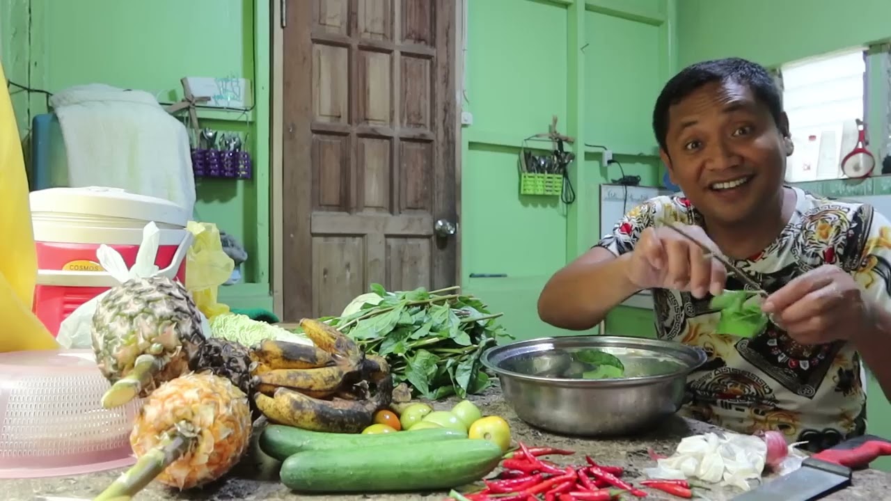 Cooking nilagang paa at ulo ng  kambing in the kitchen of my mother’s house!