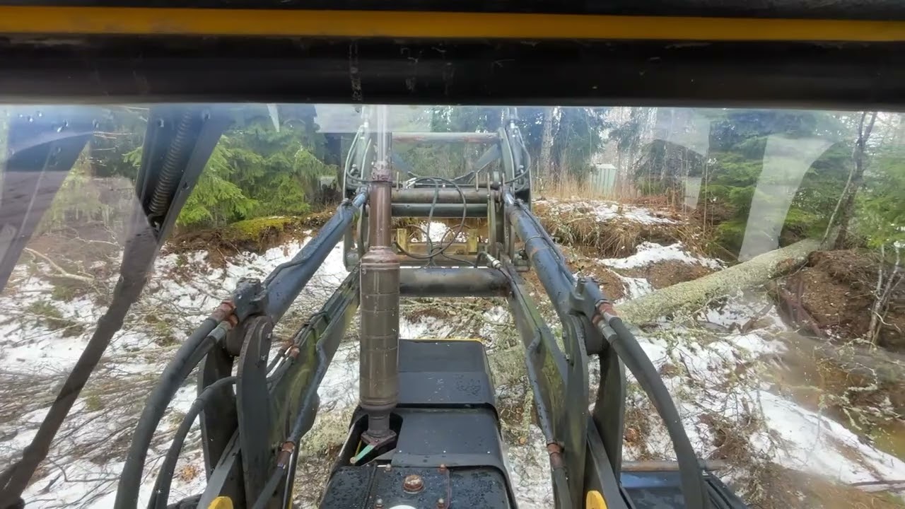 Volvo BM 6300, playing with front grapple and some firewood logs