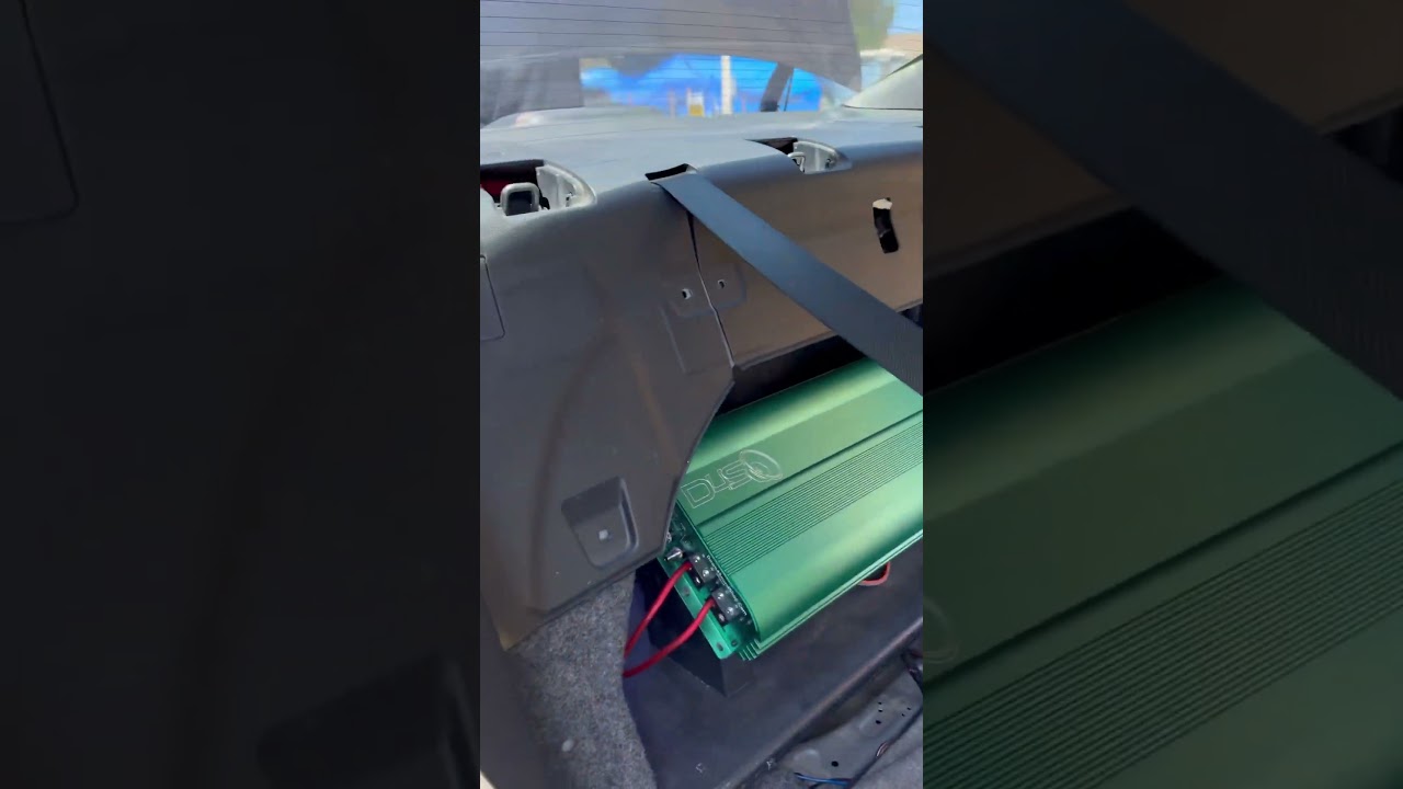 2 12 subwoofers broke the trunk. D4s dvx 12s on jp63 #subwoofer #caraudio