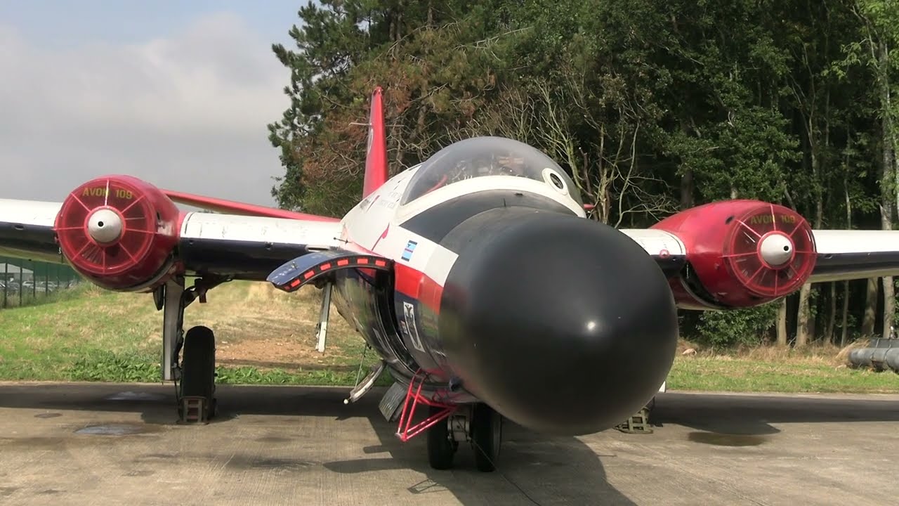 Canberra B(I)8/6(mod) WT333 - Bruntingthorpe Cold War Jets Open Day - Sat 16th Sep 2023