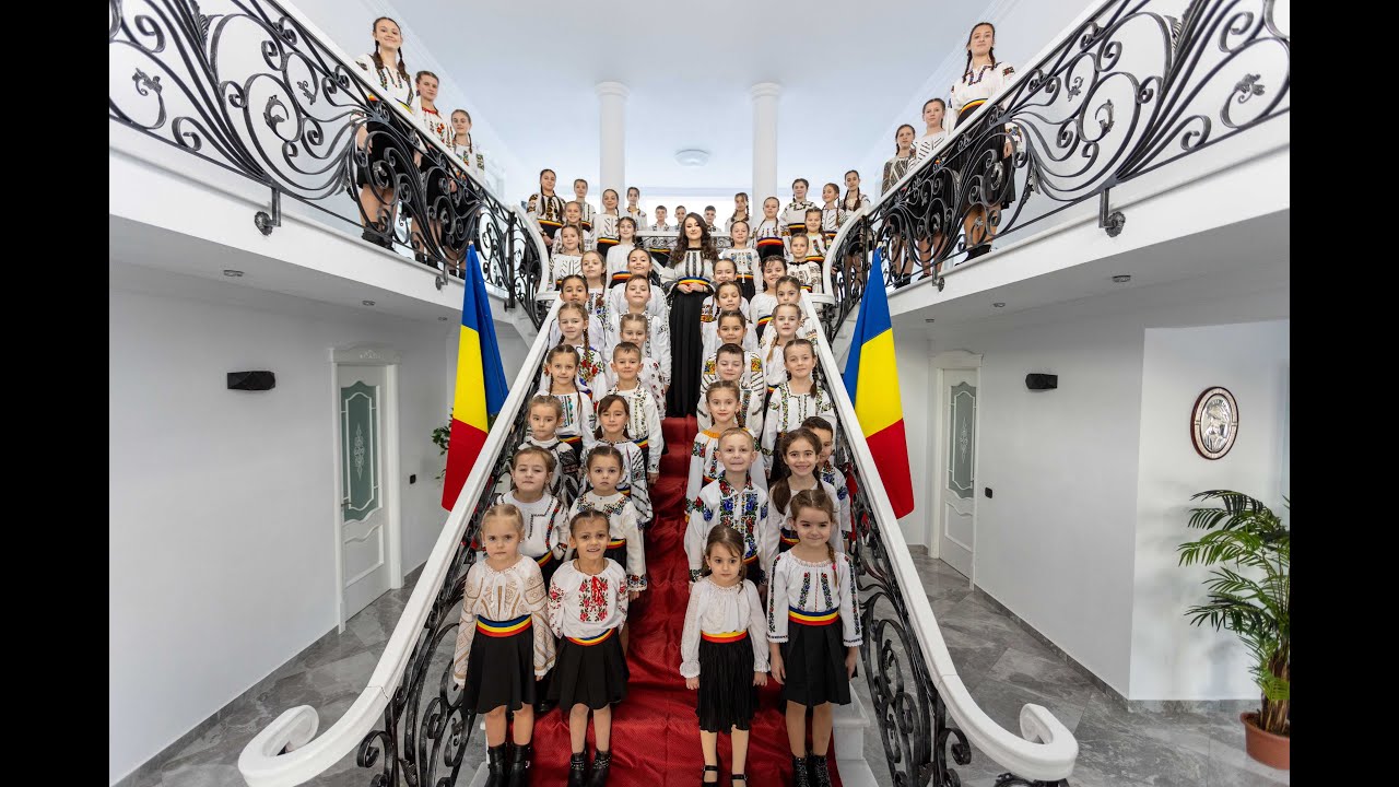 Casandra Răcar Boca și Grupul vocal Music & Art School- Cât trăim pe-acest pământ (cover)