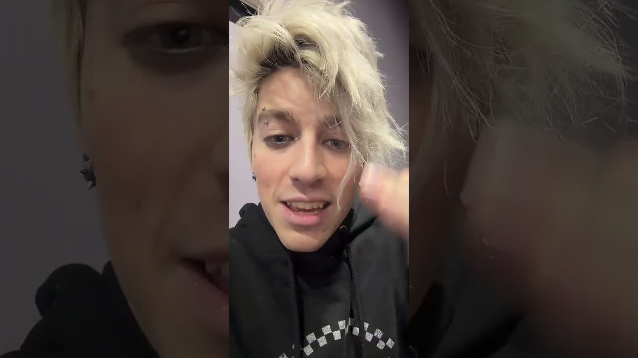 TX2 tiktok livestream 2/23/26 If you want a pig to see the stars, you need to help.. help that pig 🐷