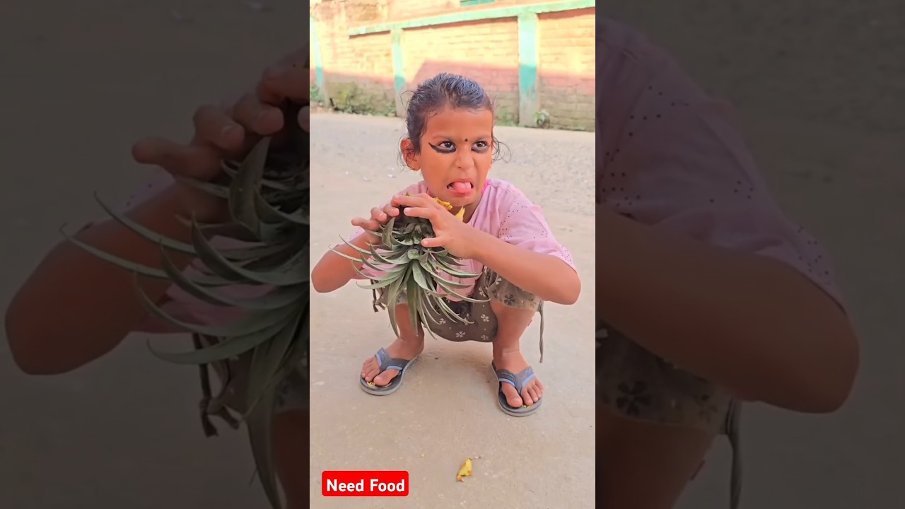The hungry girl was not given food and she started begging #shorts #help #allah #islam #اغاني