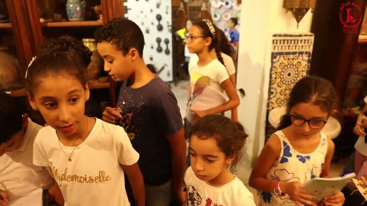 visite du mus&eacute;e du groupe scolaire Lara&iuml;chi par les &eacute;l&egrave;ves.