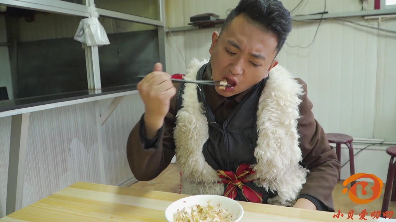 摳門小伙飯店吃麵，不僅沒花錢還賺了40元，太聰明了【小貝愛叨叨】