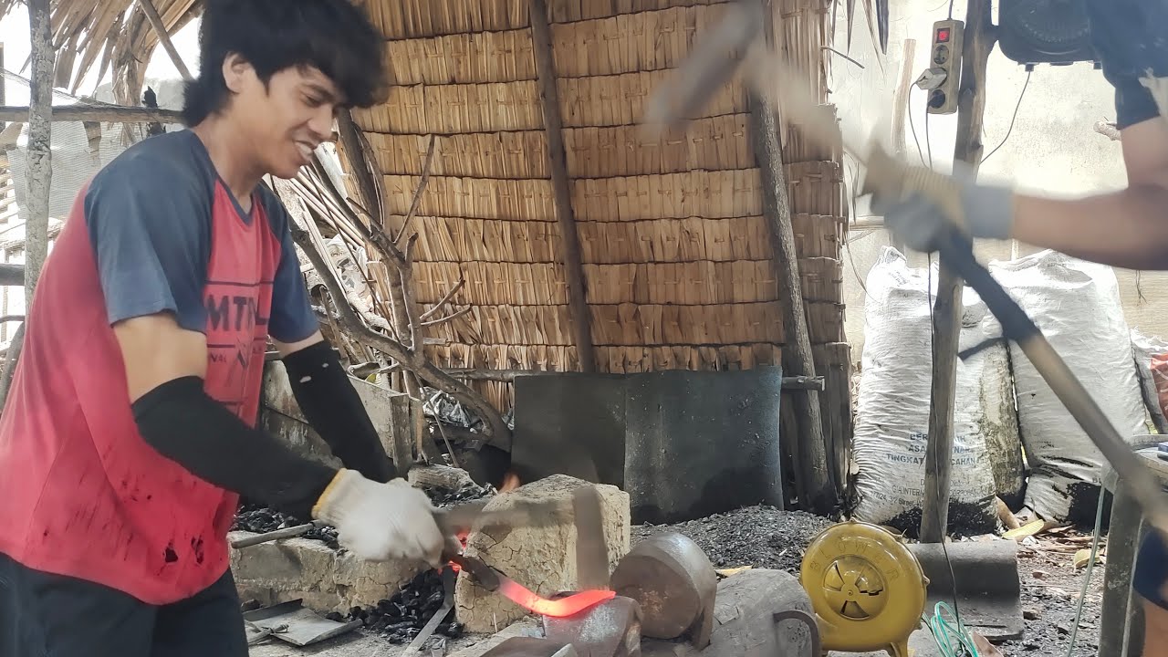 blacksmit, rubber tapping knife manufacturing process #blacksmith #livestreaming