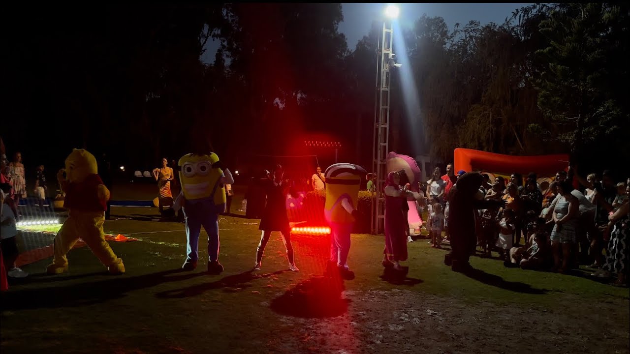 TATİLDE WEDNESDAY, MINIONS, MAŞA ile KOCA AYI GÖSTERİSİ! Asil ve Dev Şişme Oyun Alanında Eğlence