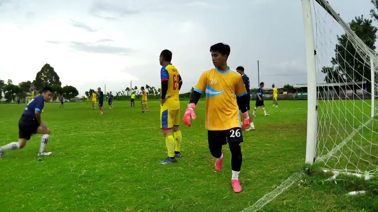 Trận đấu buổi chiều mưa | GK tập chơi sân 11 | Goalpost Camera