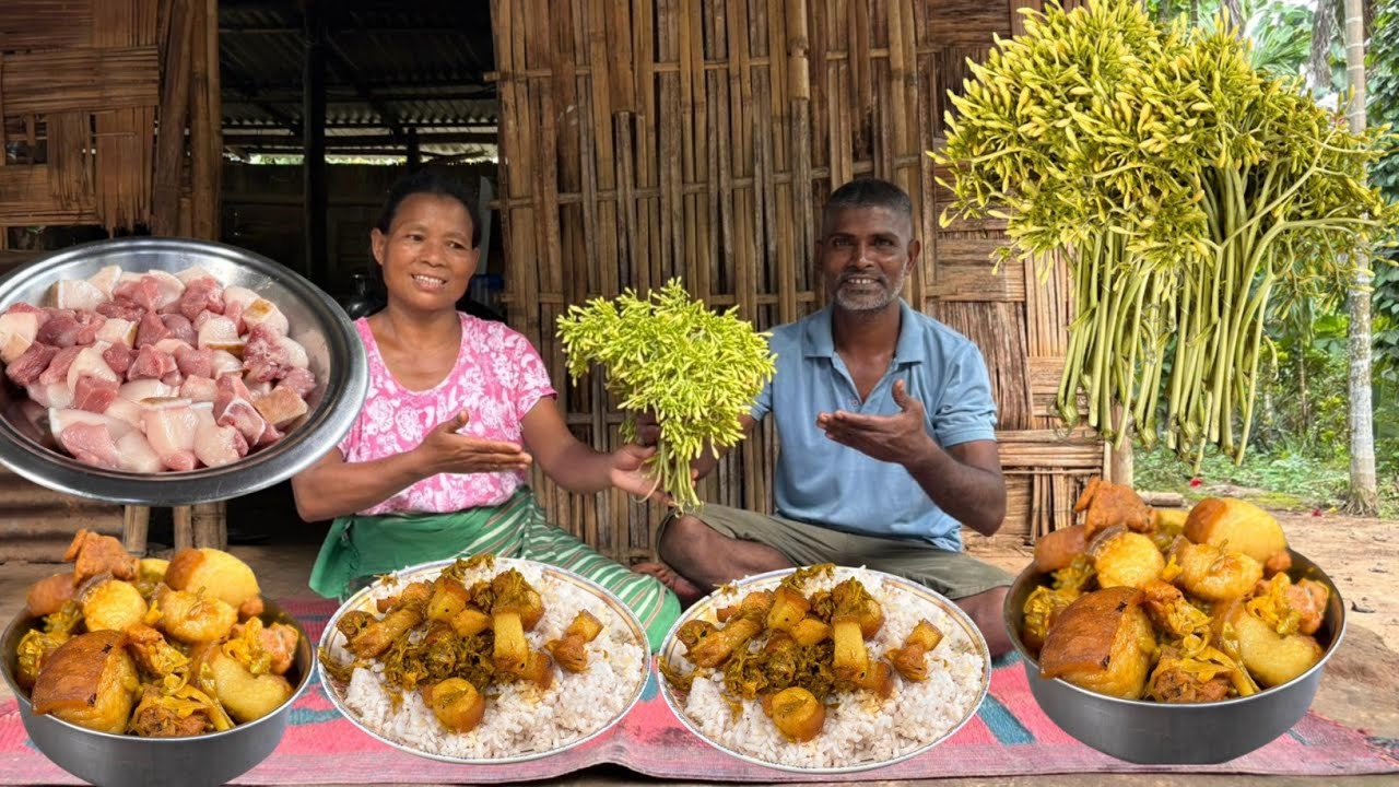 Pork and Cooked With Papaya Flower | Village Food | Pork Curry Recipe 