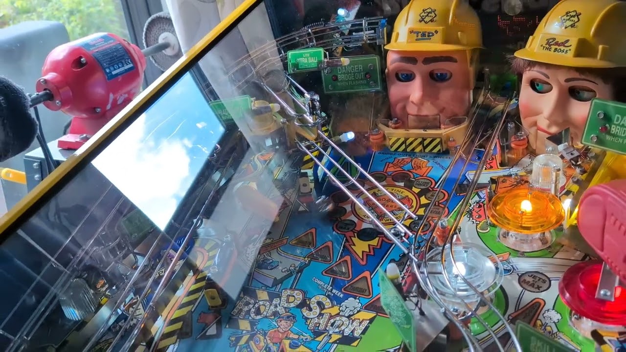 Roadshow pinball restoration, tour and quick play.