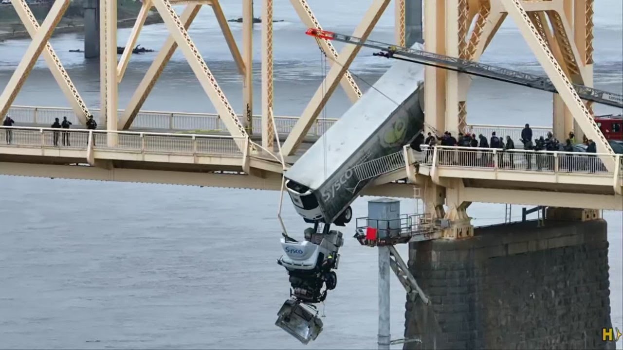 LIVE: Truck dangles from Kentucky bridge | FOX 4