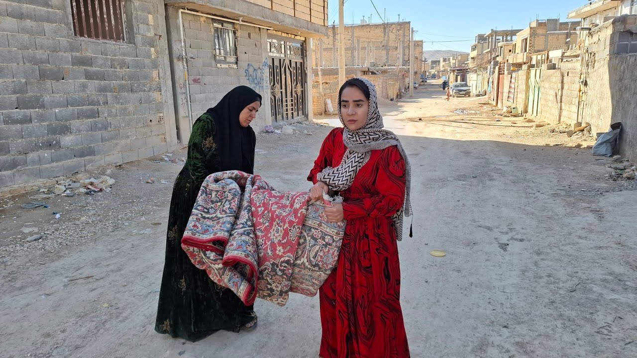 Elham and Ruqiya are cleaning the house for the New Year.