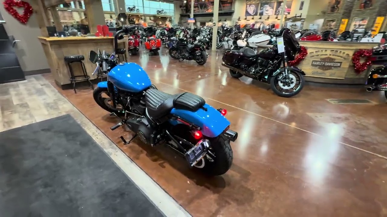 2022 Harley-Davidson Street Bob - 114 CI Milwaukee Eight Engine - Fastback Blue