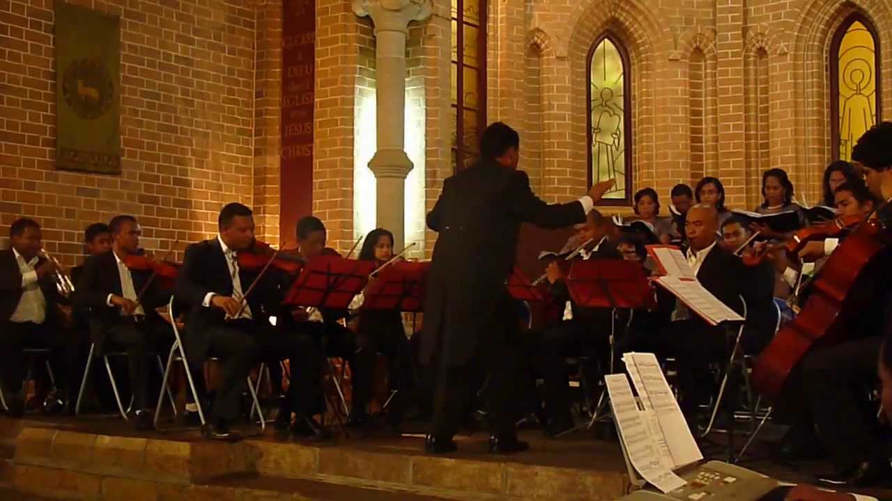 15 Ry anjely soa mpihira - Anglican christmas carol