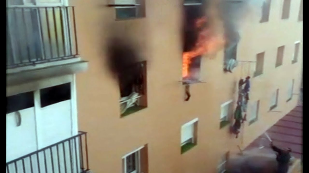 Dos niños heridos en un incendio en un piso en Cádiz