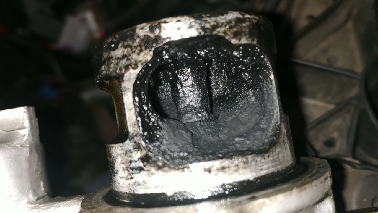 Renault Trafic 2019r. 1.6dci wyjęcie zaworu EGR.