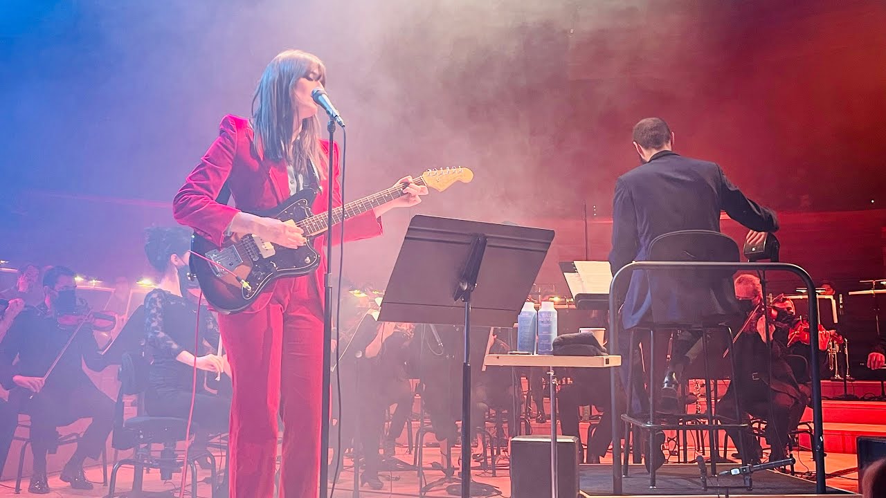 Clara Luciani - « La Grenade » version Pop Symphonique (Hyper Weekend Festival)