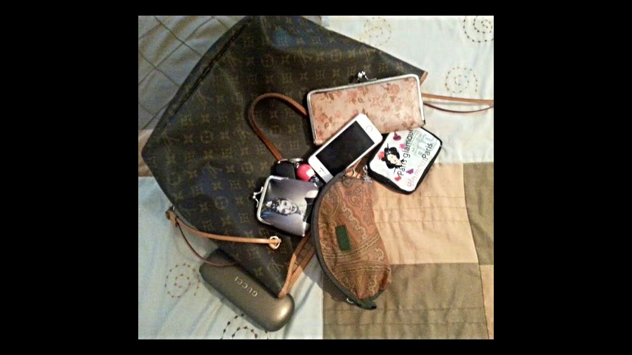 What's in my bag??:)