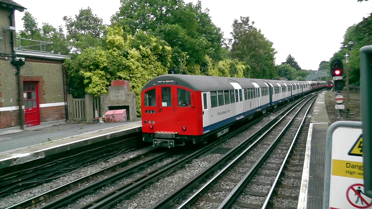 (HD) 4 cars of Central Line 1992 Stock with 4 cars of 1962 stock - 19/6/14