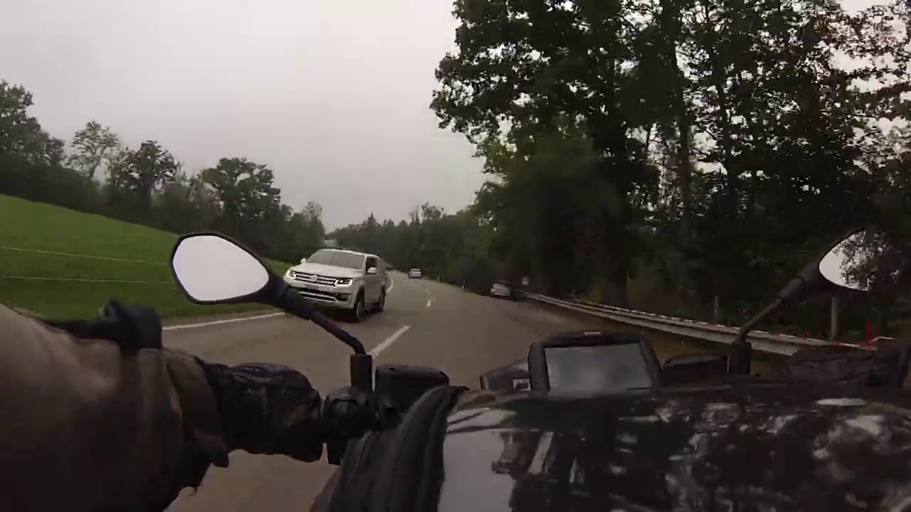 Herbstliche Motorradfahrt, durchs Toggenburg/Schweiz, Aprilia Shiver 900.