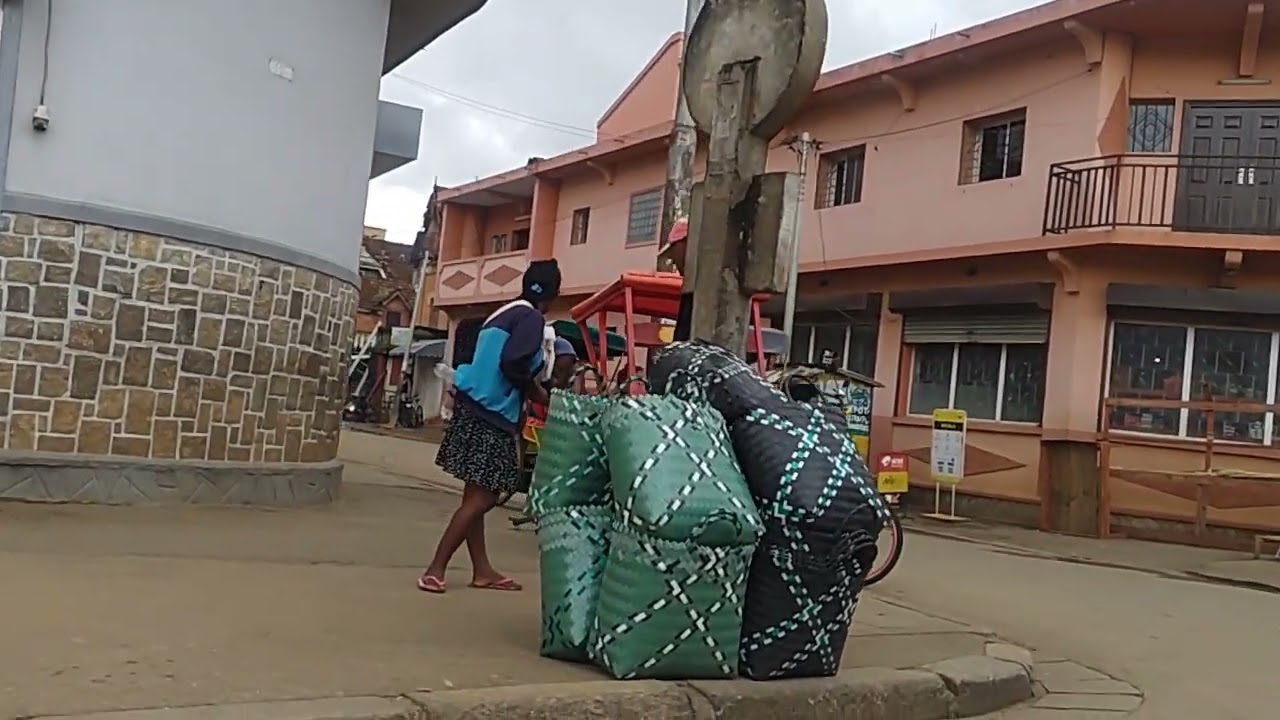 Tsarasaotra by Antsenakely to Ampatana FIFIMAVA - Walking streets view of Antsirabe Madagascar 