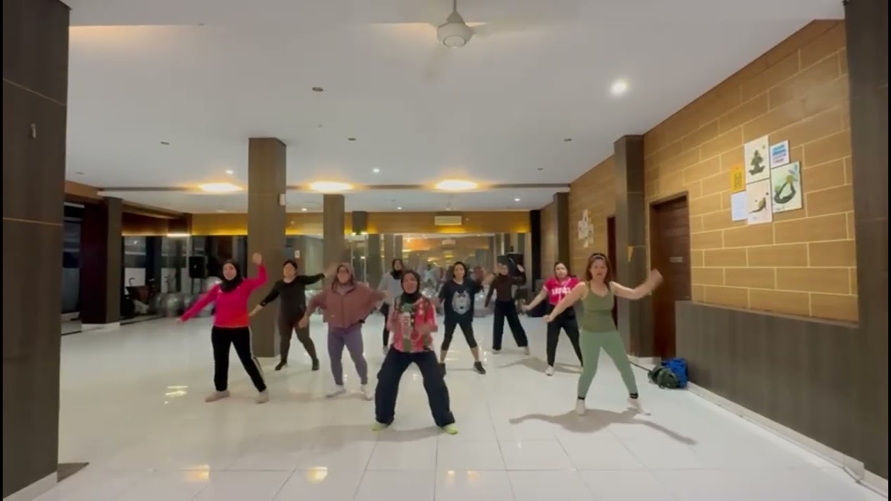 Sesat Nafas - Nastasya Shine | Dance Fitnes ||  zumba || senam kreasi || workout