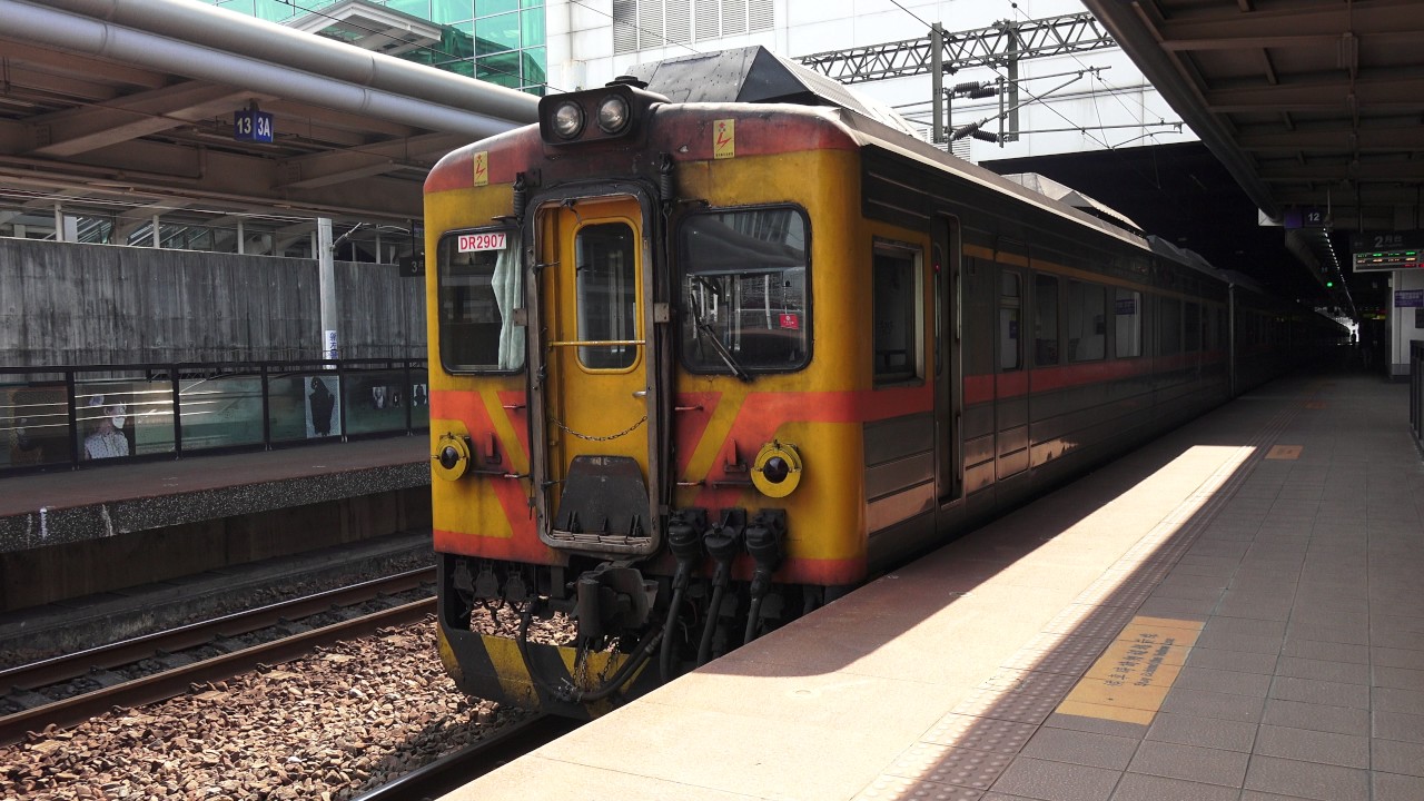 台鐵 新左營車站 DR2900柴聯自強號