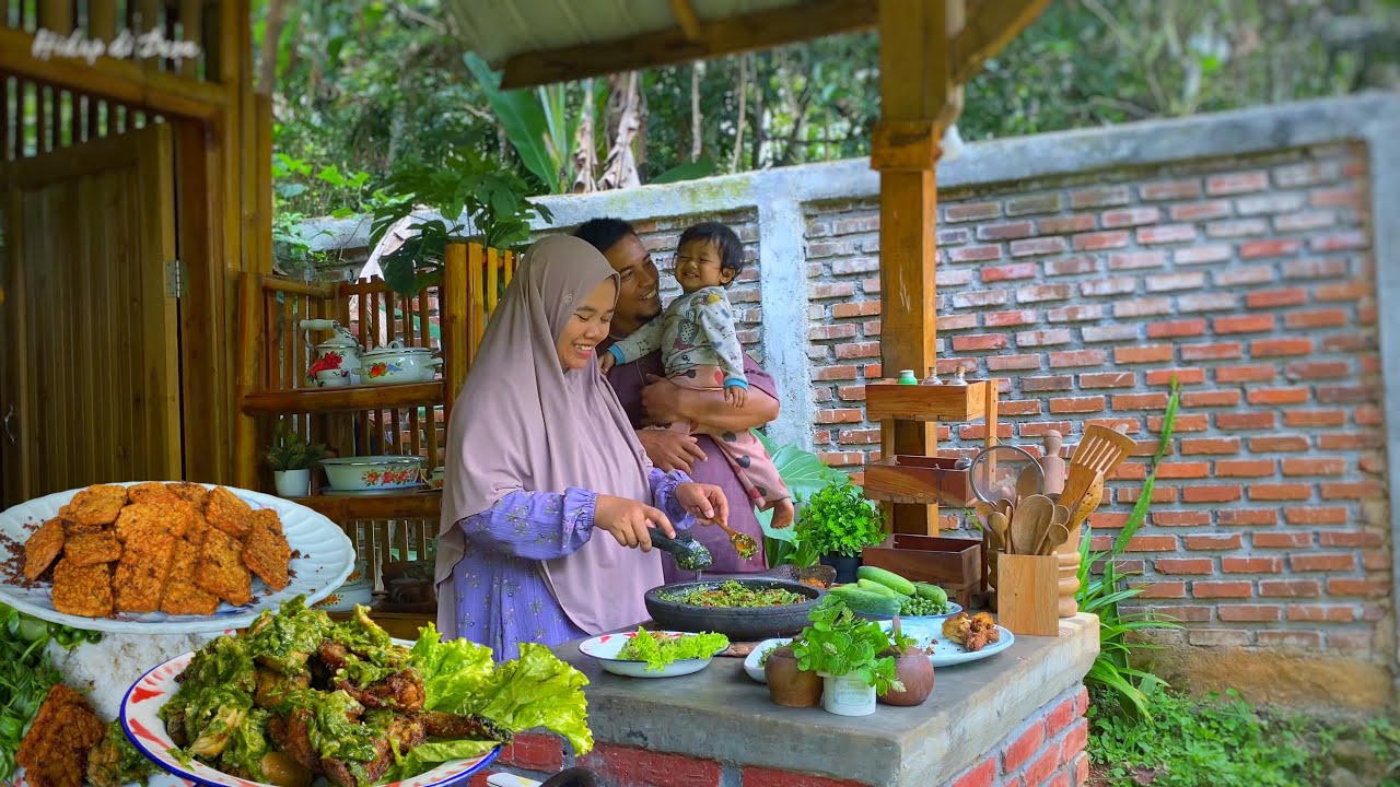 Hidup di Desa | Masak ayam penyet sambal ijio | lalapan mentah segar 