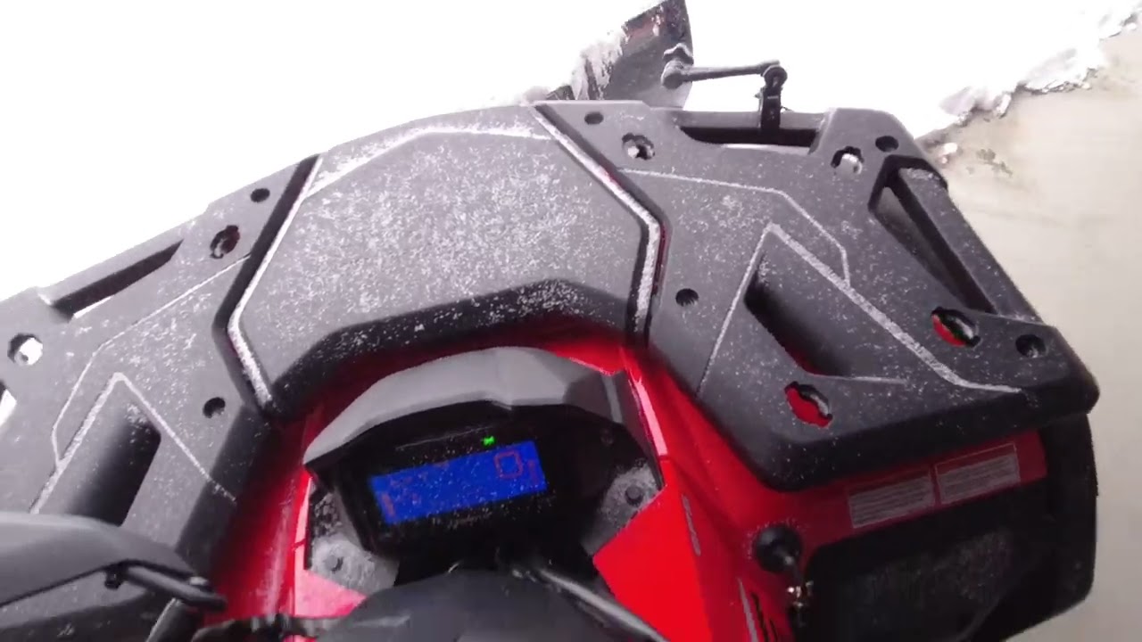 Расчищаю подъездную дорожку от снега с помощью CFMOTO CFORCE 600 Touring.