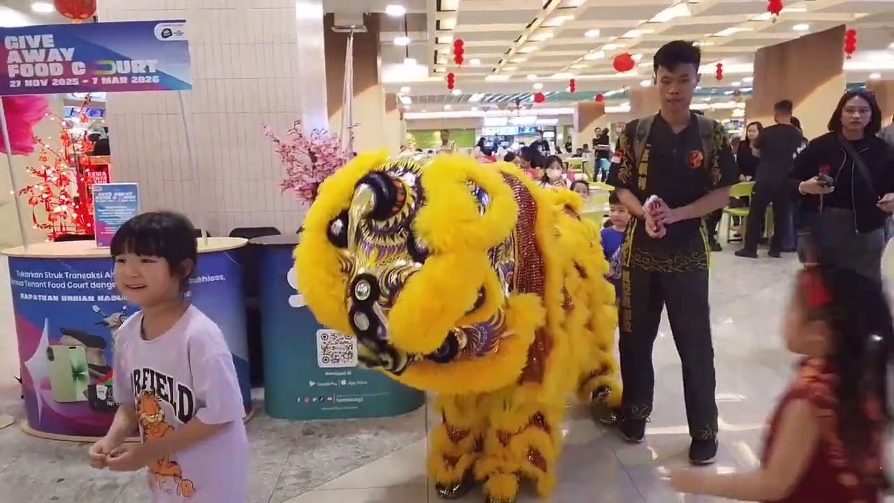 Barongsai keliling moll😊😊😊