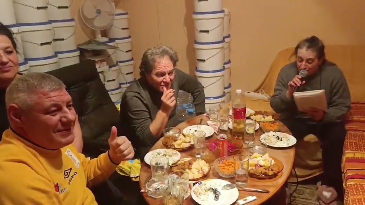 Мени Бенд и Рени девойко мари хубава