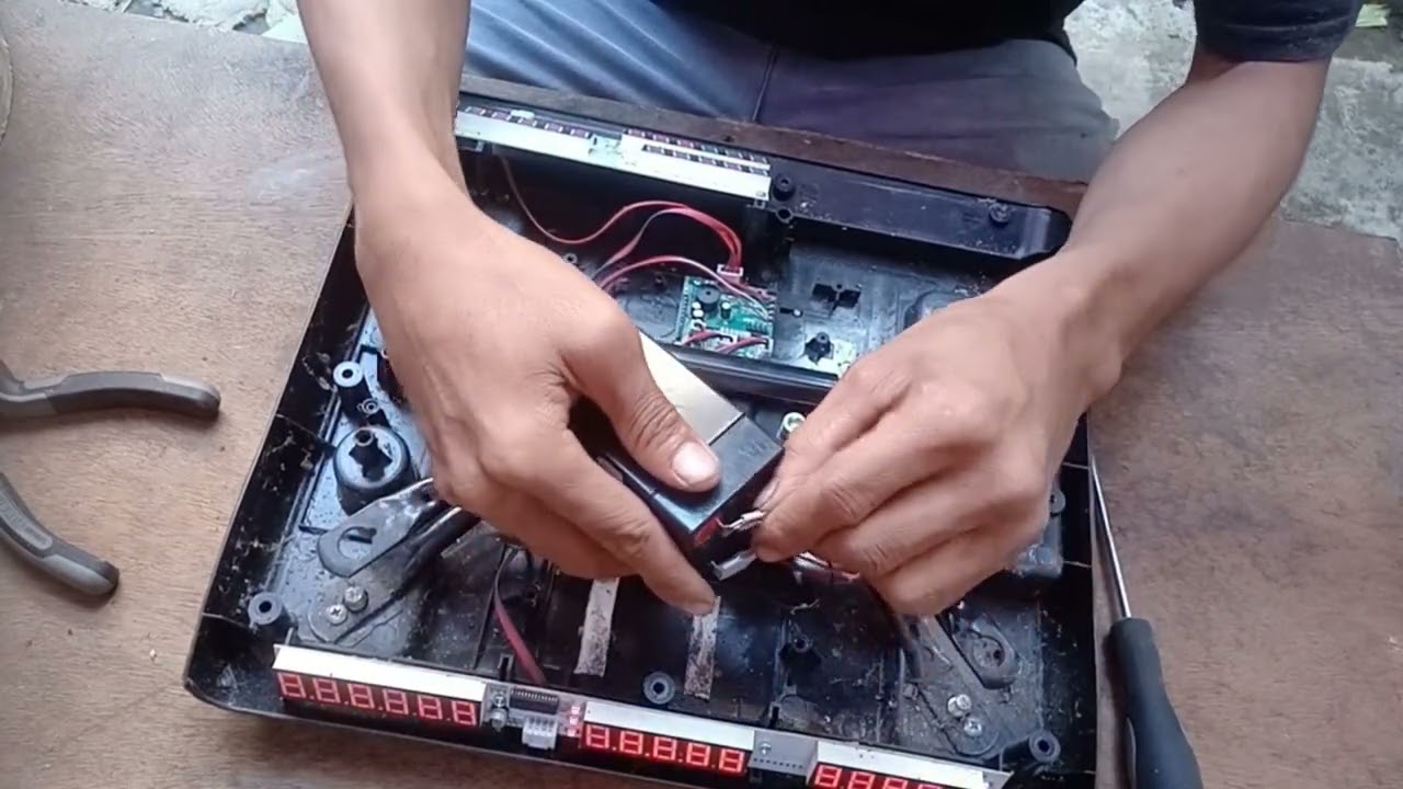 DIGITAL WEIGHING SCALE REPAIR | paano ayusin ang digital na timbangan .may power wlang display