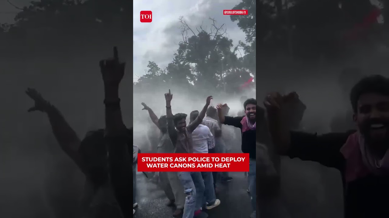 Comic Turn In Bihar Protest As Students Ask Police To Deploy Water Cannons; Then Dance To It | Watch