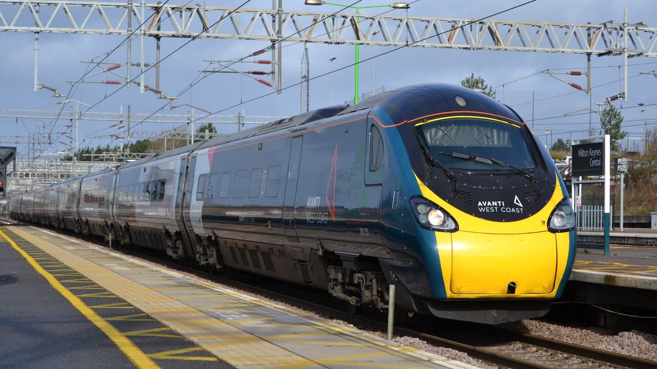 Avanti West Coast 390155 passing Milton Keynes 22/02/2020