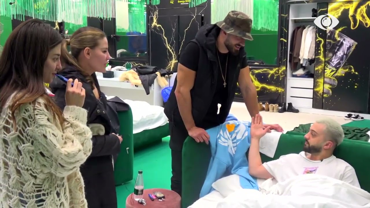 Banorët ‘përkëdhelin’ Gjestin gjatë kohës që ai fle - Big Brother Albania VIP 4