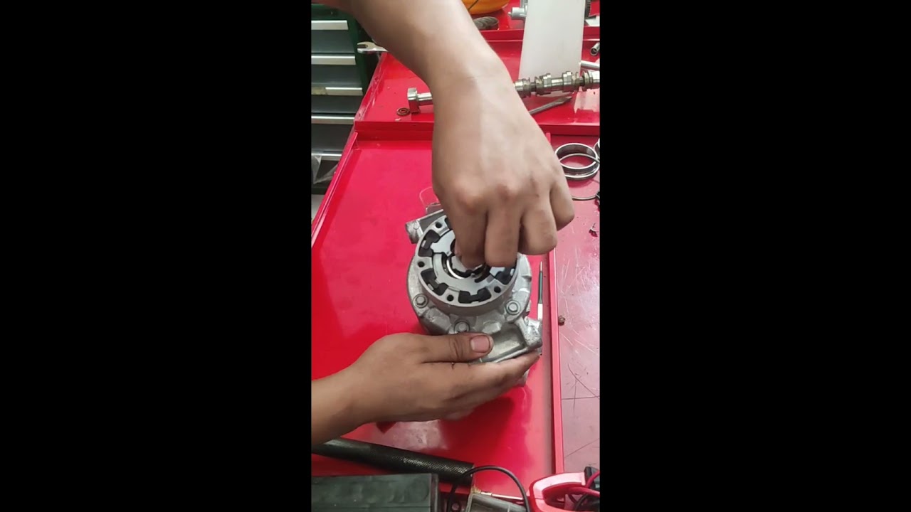 Audi RS6 V8 twin turbo engine, AC compressor replacement