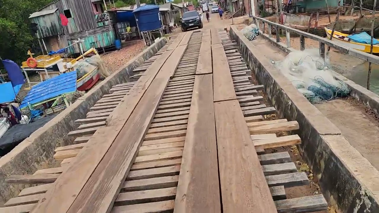 A sétima ponte do maior manguezal em Linha reta do Mundo-Da Vila dos pescadores a praia de Ajuruteua